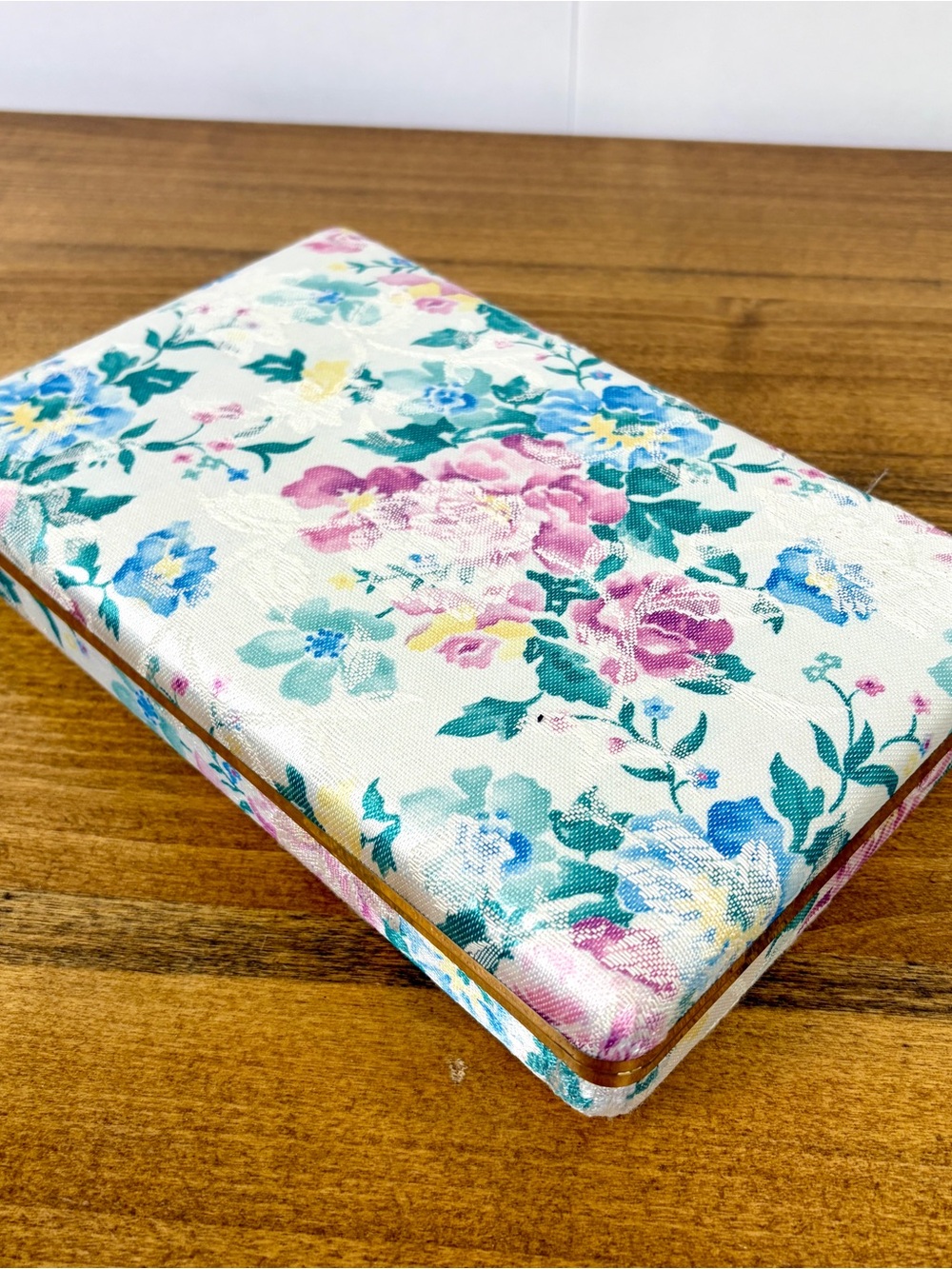 Vintage Clamshell Jewelry Box